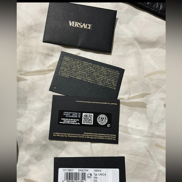 BRAND NEW VERSACE ZIPPY WALLET - Picture 9 of 9